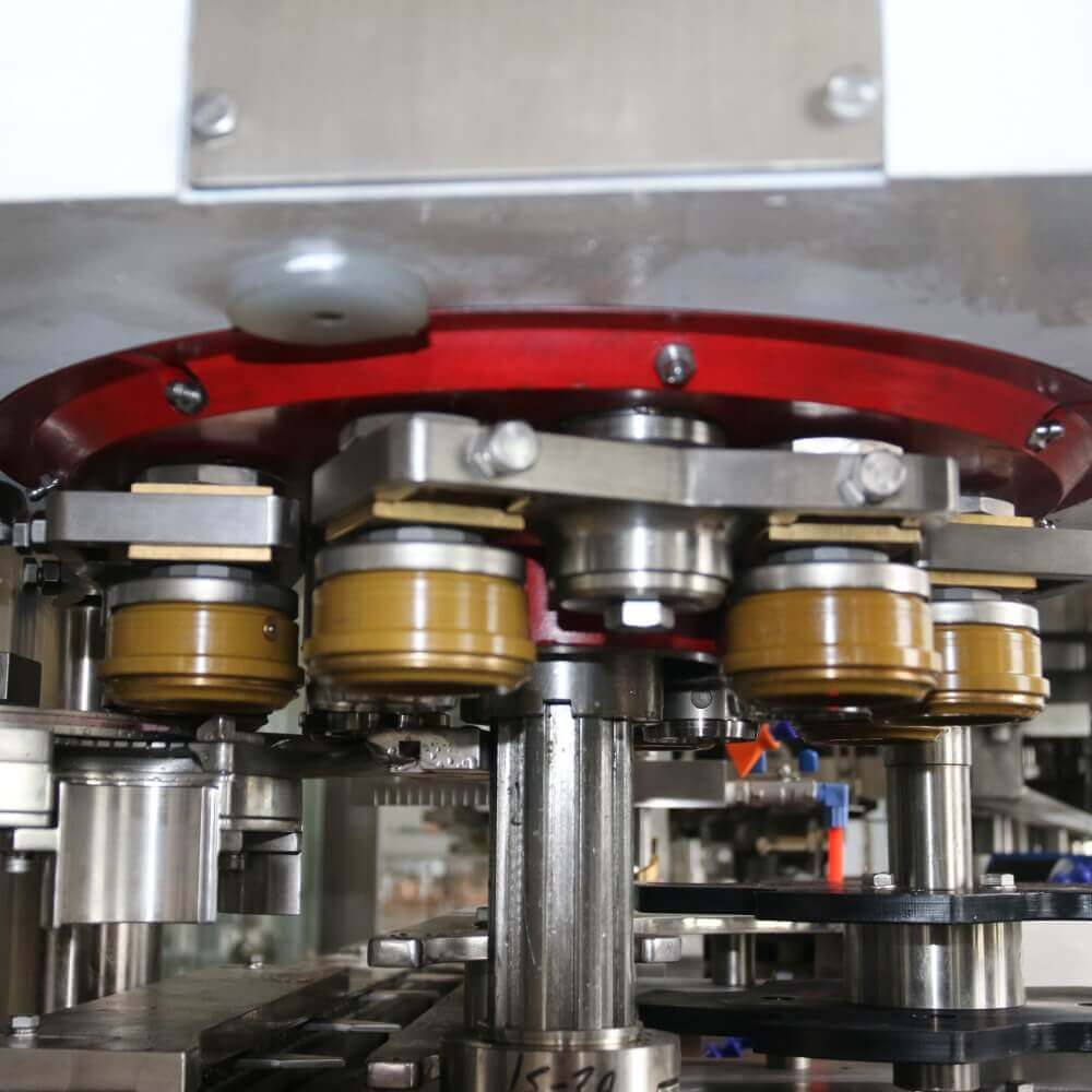 automatic-canning-and-filling-machine-for-beverages