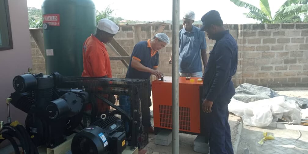 Línea de llenado de zumos en botella instalada en Zambia