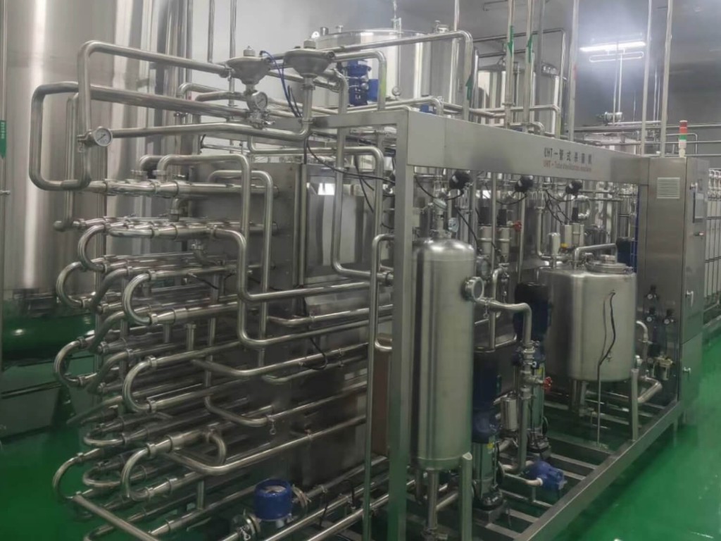 Equipo de esterilización automática con esterilizador tubular UHT